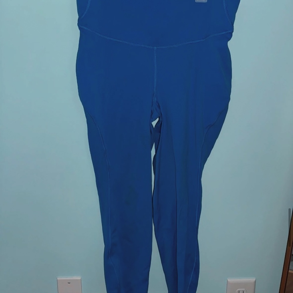 Lululemon Cropped size 10 leggings poolside blue